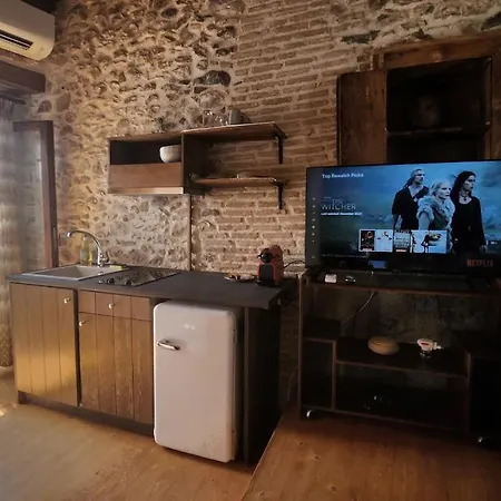 The Cellar - By Avelink Apartment
